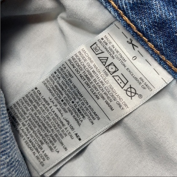 Old Navy Boyfriend Cut Off Jeans Denim embroidered Stars Distressed Size 0 - Picture 3 of 6